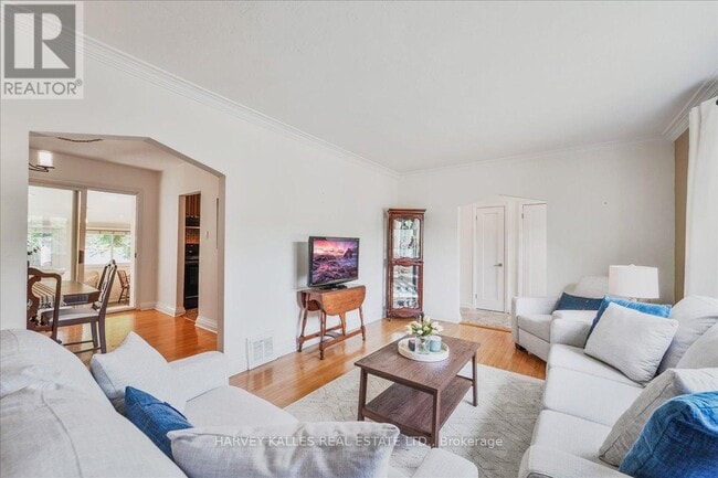 Building Photo - 274 Poyntz Ave