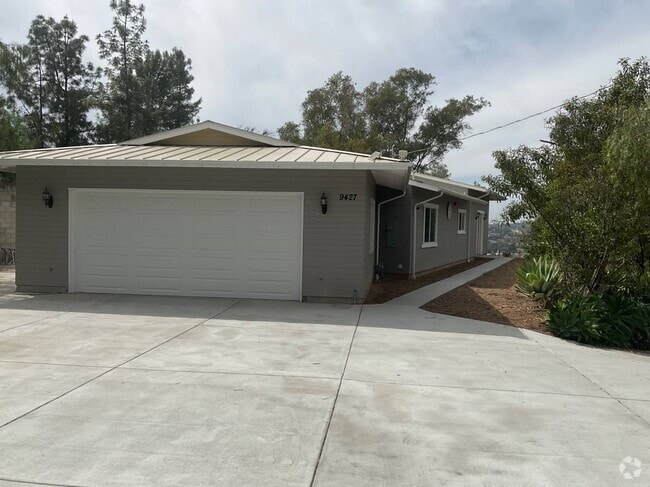 Building Photo - 9427 Vista Dr