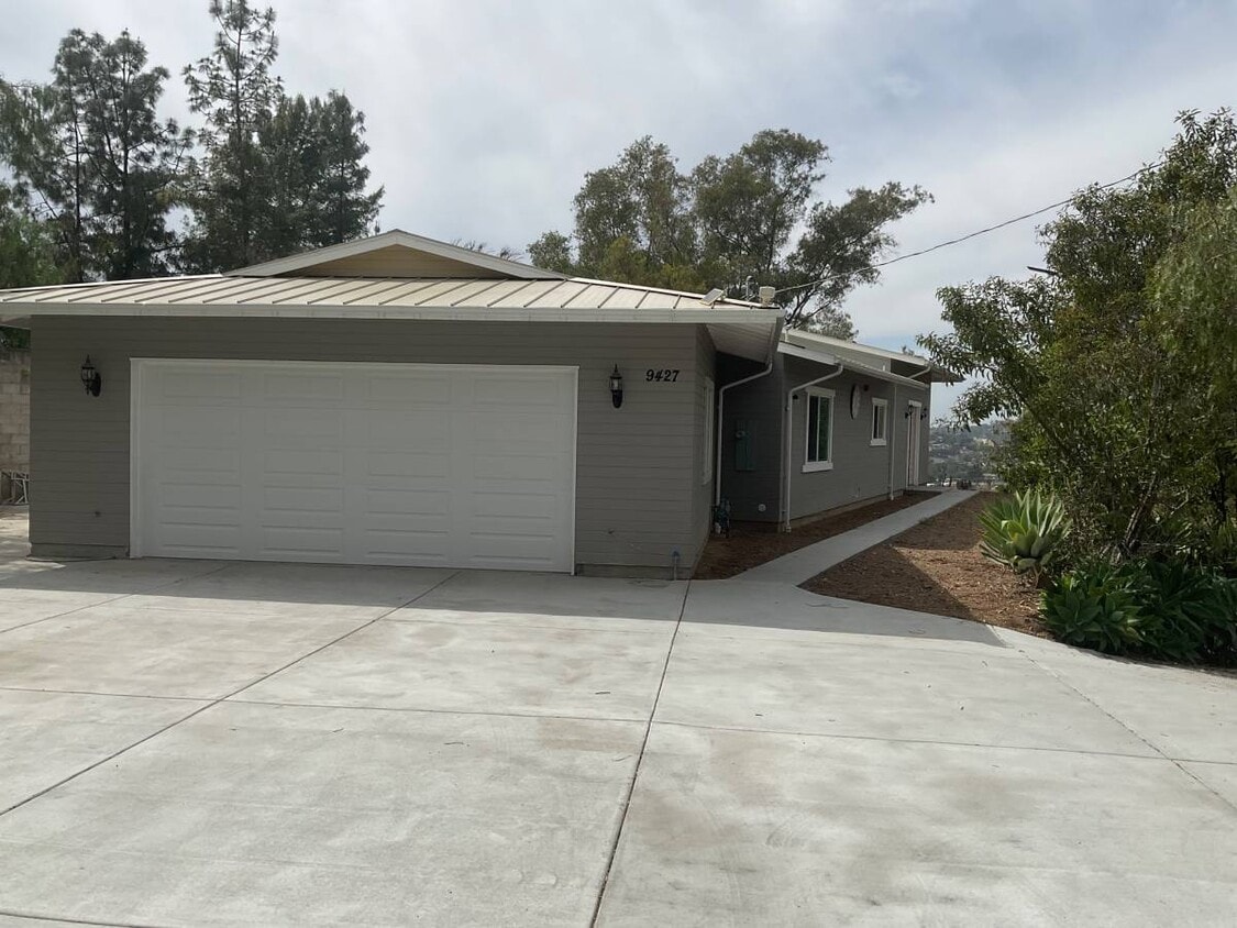 Primary Photo - 9427 Vista Dr