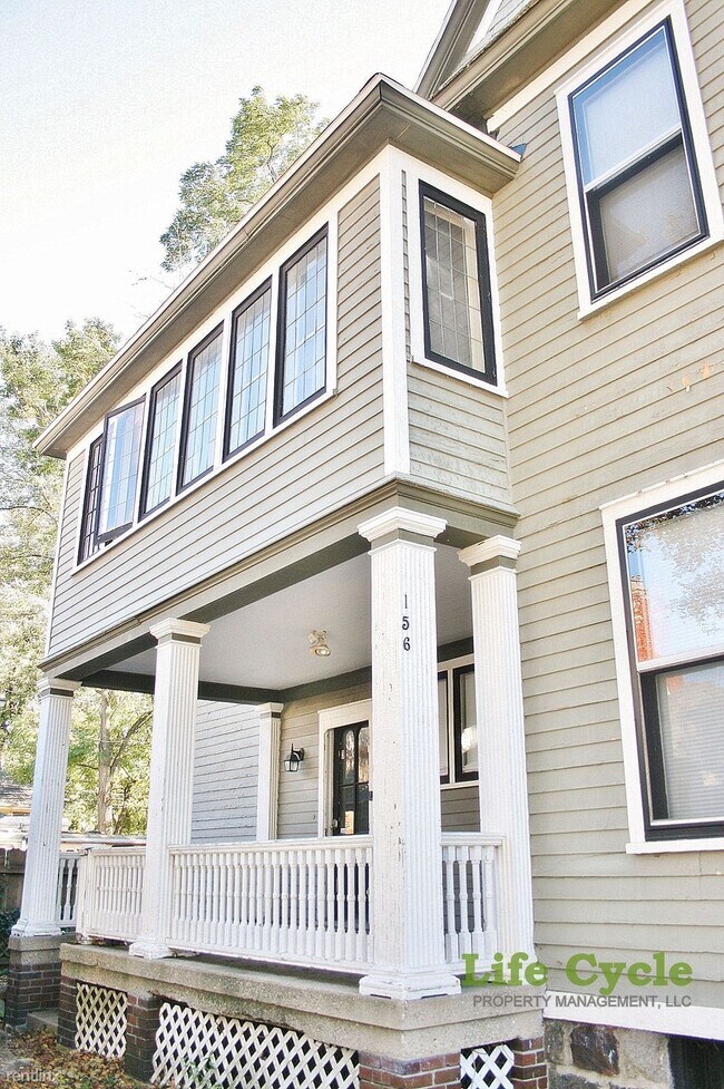 Foto del edificio - 1 br, 1 bath Triplex - 156 Lafayette Ave N...