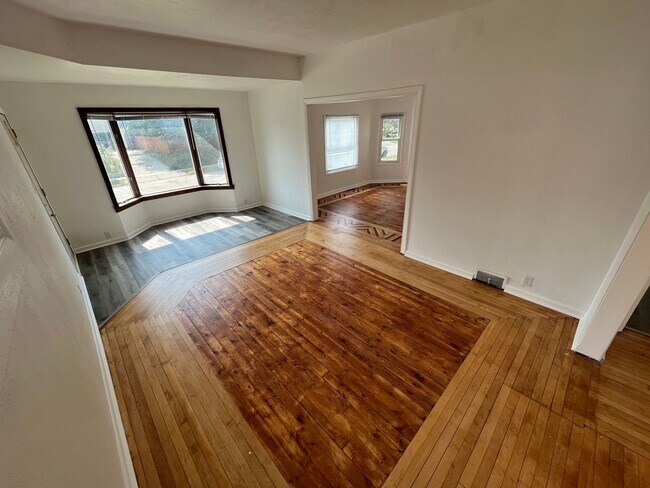 Foto del edificio - 2408 W High St