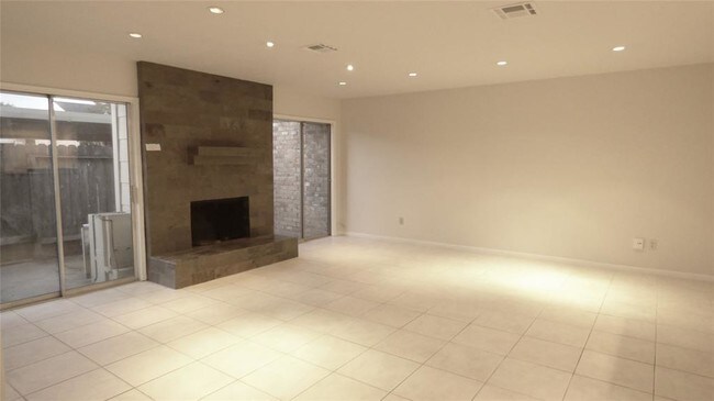 Building Photo - 14730 Perthshire Rd