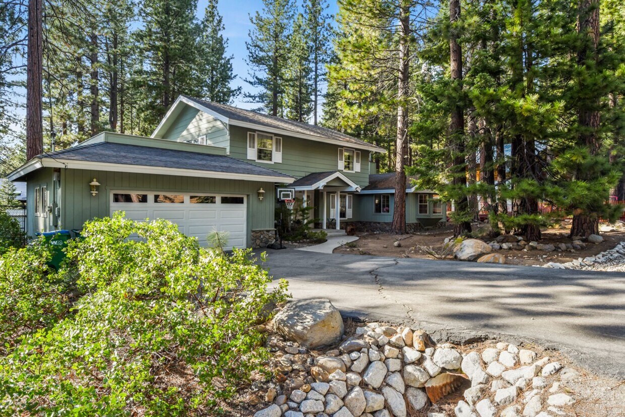 Primary Photo - Ideal Family Home in Mill Creek – Walk to ...