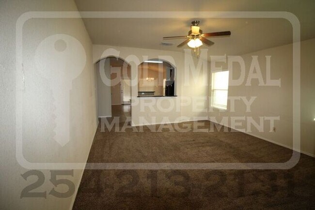 Building Photo - Beautiful 3-bedroom, 2-bathroom home with a 2-car garage now available for rent!