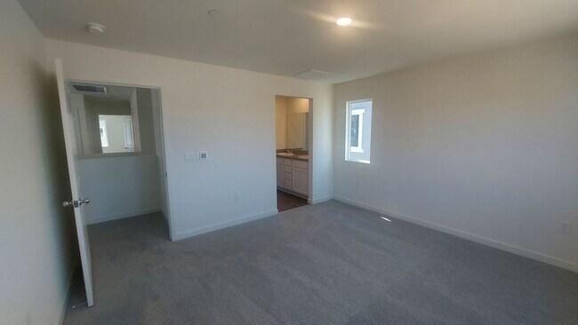 Foto del edificio - Brand New 4bedroom, 2.5bath in West Roseville