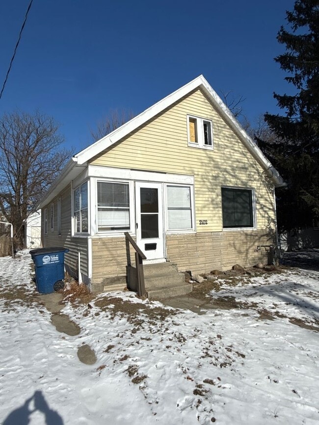 Building Photo - 2102 Airline Ave