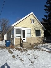 Building Photo - 2102 Airline Ave