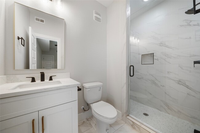 Building Photo - 402 E 37th St