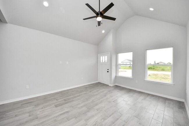 Building Photo - 382 Rd 5704