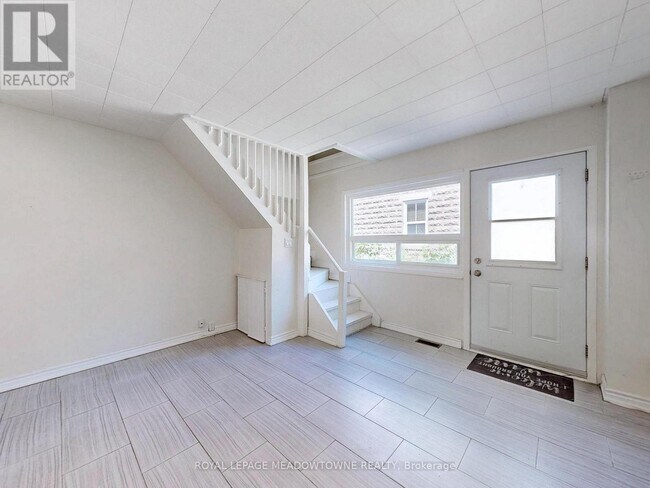 Building Photo - 12 Wesleyan St