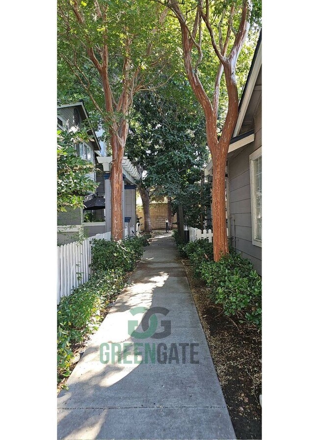 Building Photo - Charming 3 Bedroom 2 Bath Condo in TRACY! ...