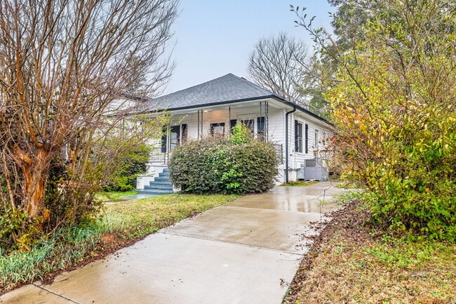 Building Photo - 306 Sacco St