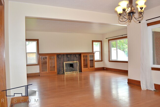 Foto del edificio - 2486 Taylor Ave