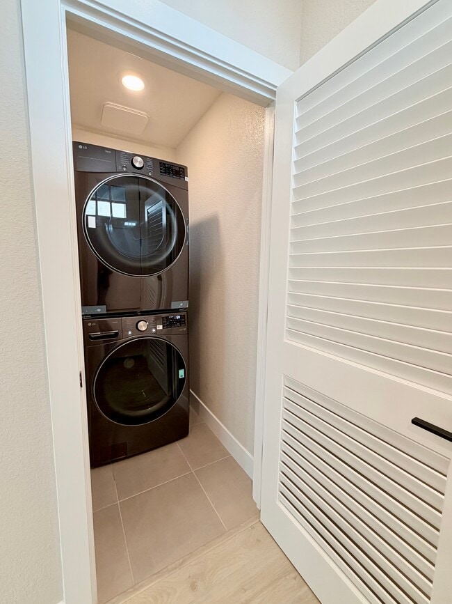 Building Photo - 4085 Peter's Ct