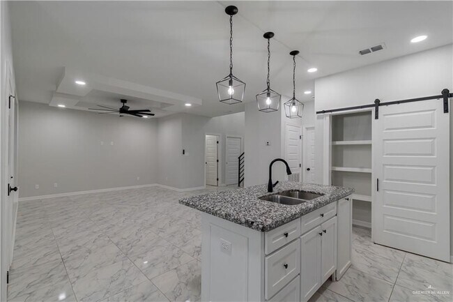 Foto del edificio - 5504 N Crown Point