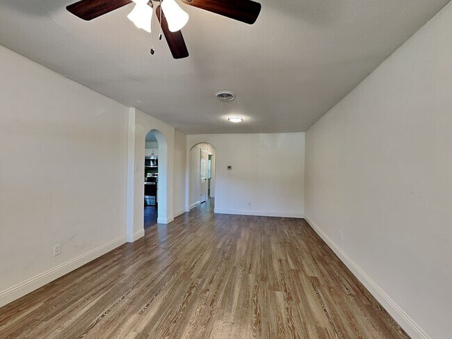Building Photo - 10019 Olmos Dr