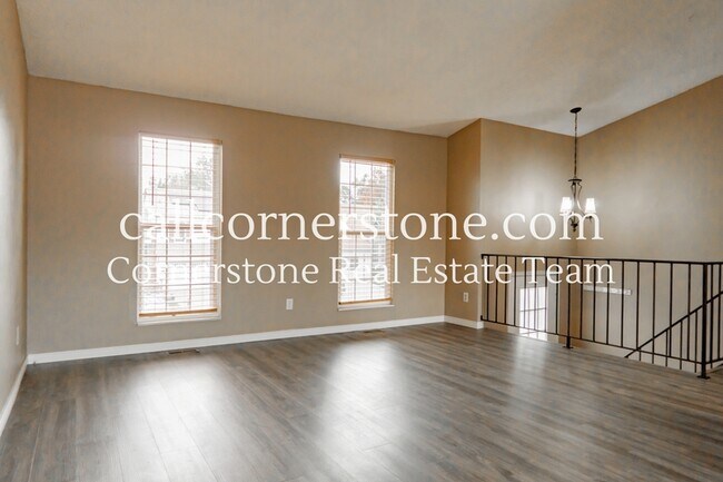 Foto del edificio - 2570 Clarendon Dr