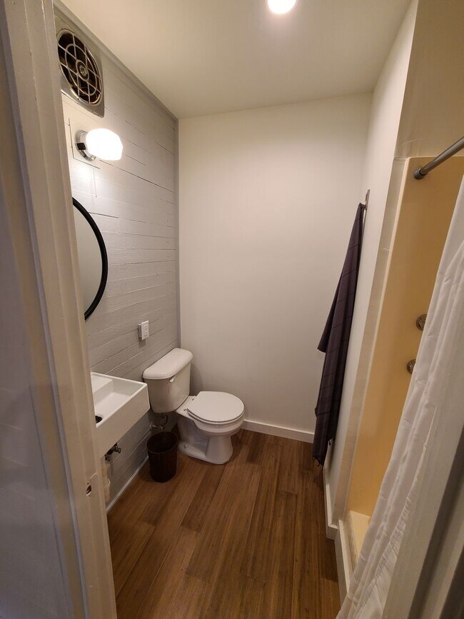 Foto del edificio - 1324 Johnson Ave