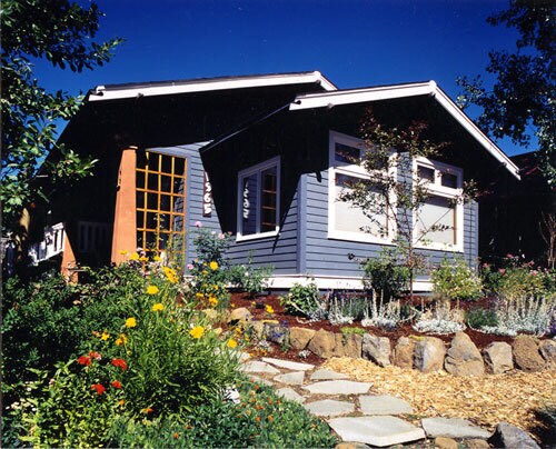 Exterior de la casa, el estudio es la parte delantera de la casa. - 1965 NW 2nd St