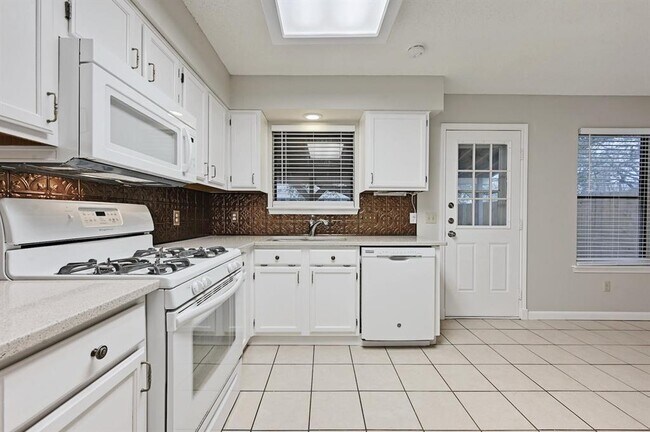 Building Photo - 4601 Manzanillo Dr