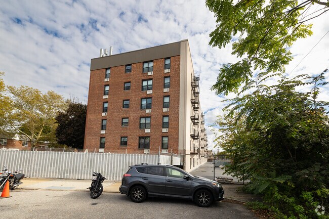 Building Photo - The Linda