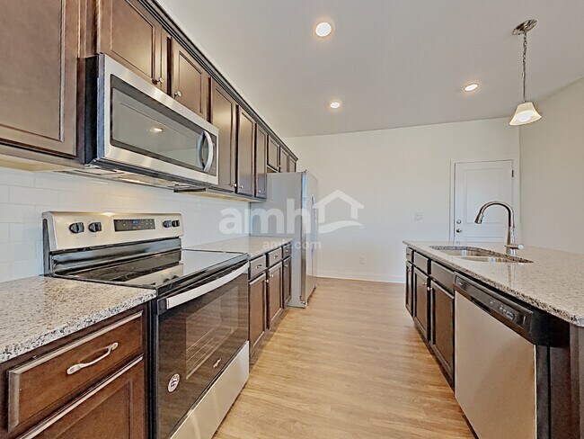 Foto del edificio - 108 Everett Park Dr