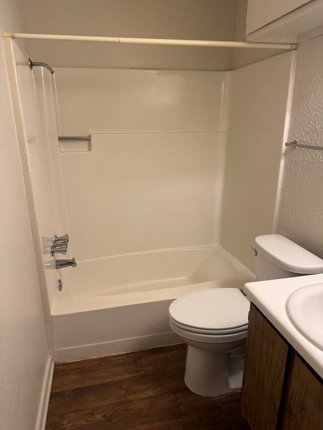 Building Photo - 3025 Bernice St