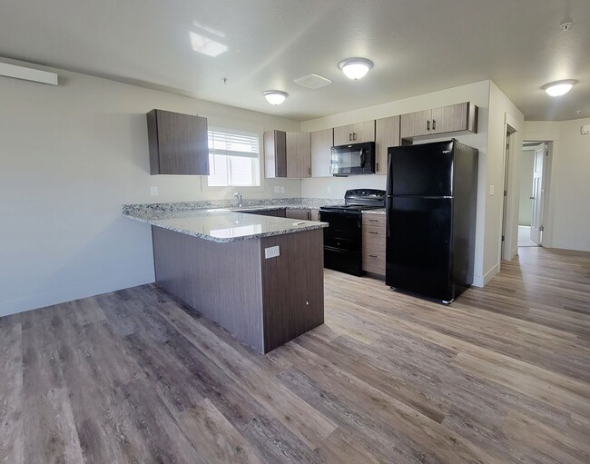 Building Photo - 3 Bed 2 Bath Apartment for Rent in Idaho F...