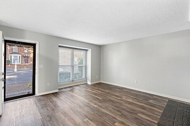 Building Photo - 509 Williamsburg Dr