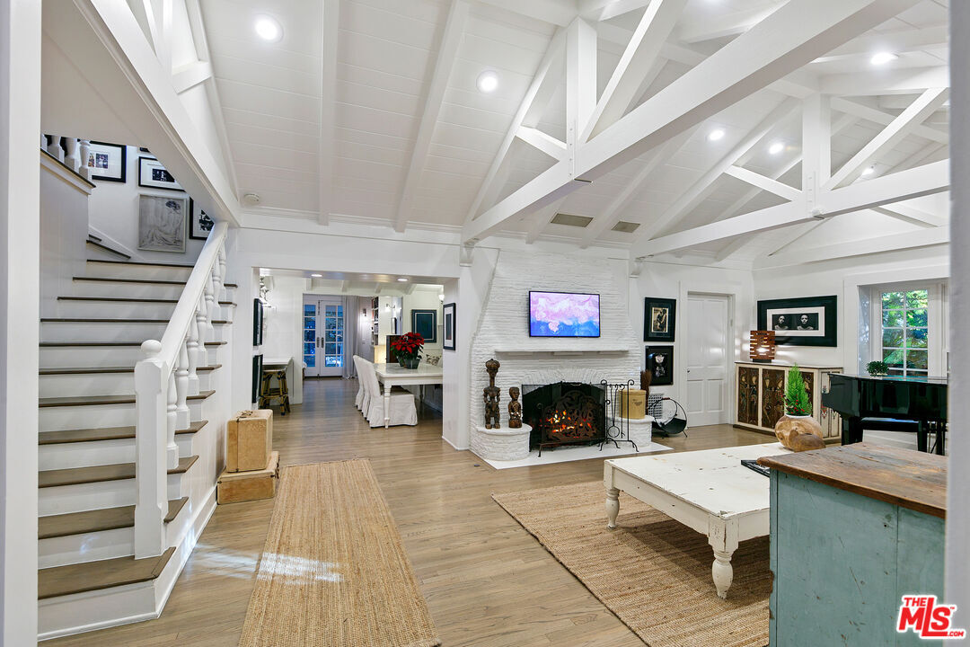 Foto principal - 1760 Nichols Canyon Rd