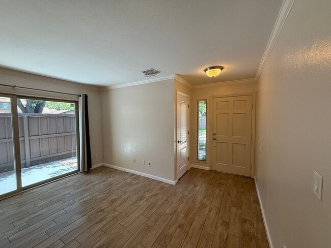 Building Photo - Single story 3 bedroom with attached Garage!