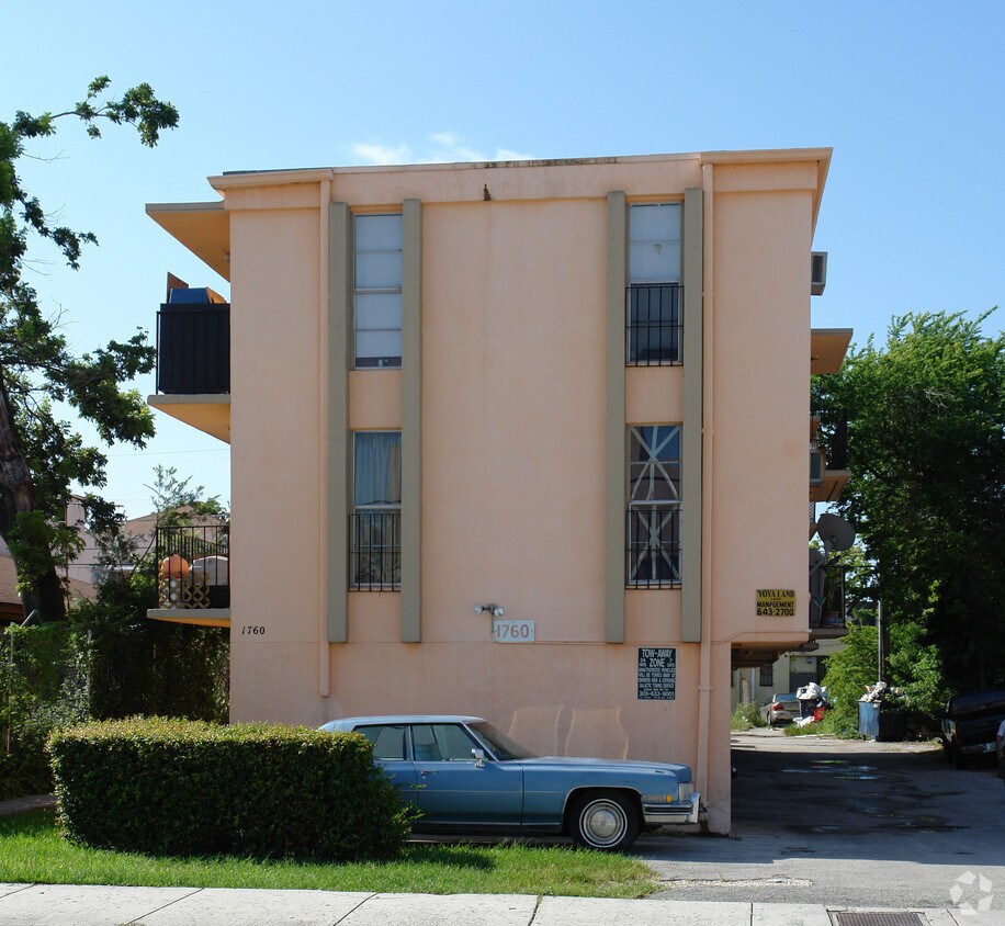 Building Photo - 1760 SW 7th St