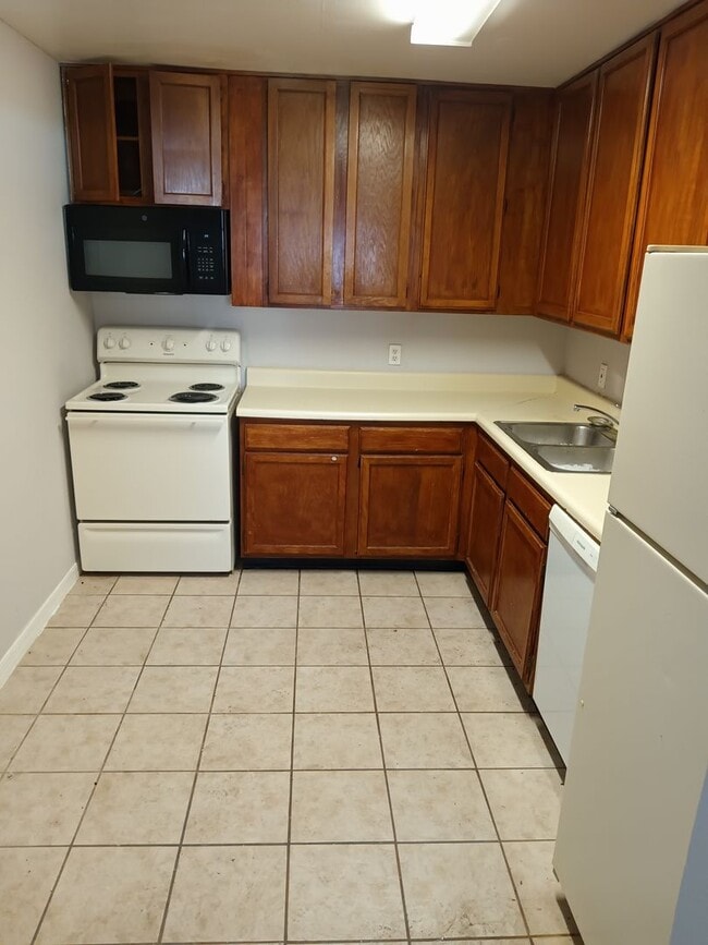 Photo - 4189 Versailles Dr Apartment