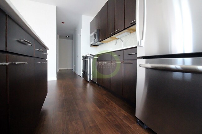 Foto del edificio - 830 N State St