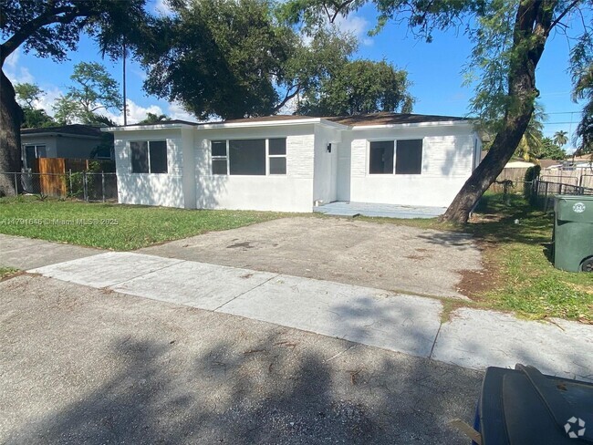 Building Photo - 708 SW 6th St