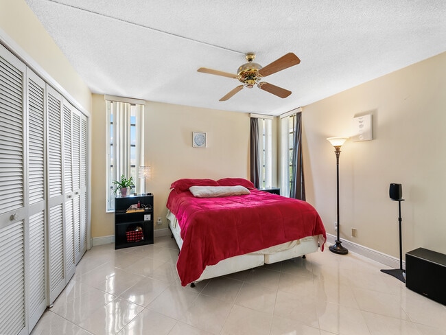 Foto del edificio - 3151 S Palm Aire Dr