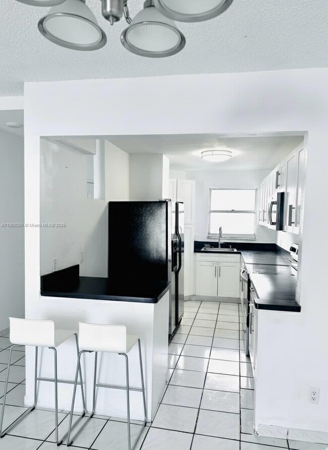 Foto del edificio - 1750 W 46th St