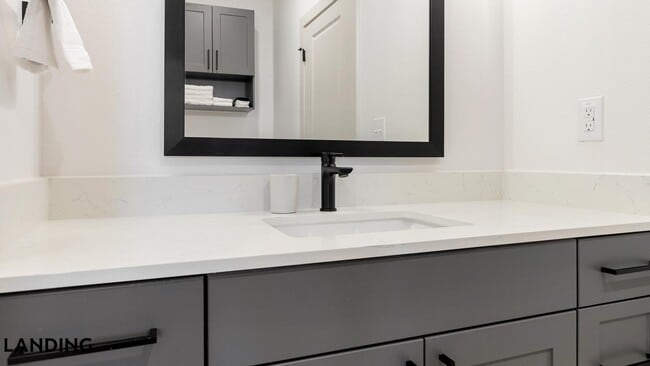 Building Photo - 18111 La Cantera Terrace