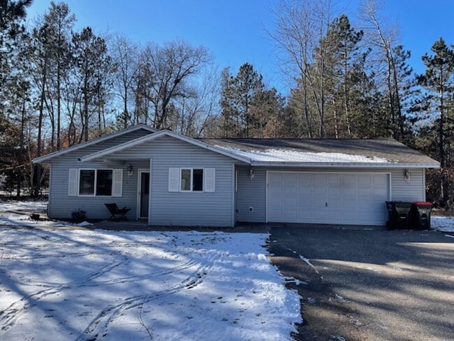 Building Photo - Main floor living! Available in February. 3 Bedroom, 1 Bathroom home