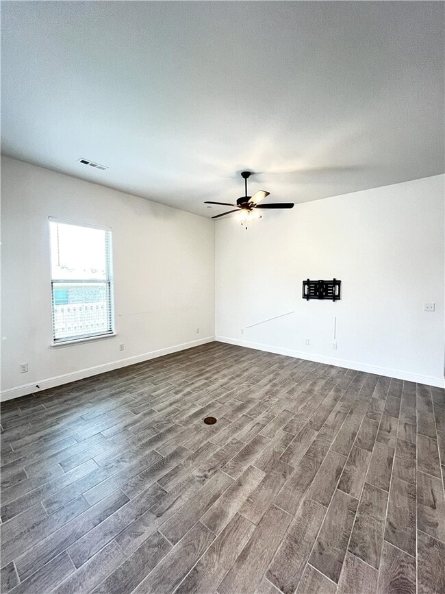 Building Photo - 2060 Periwinkle Pl