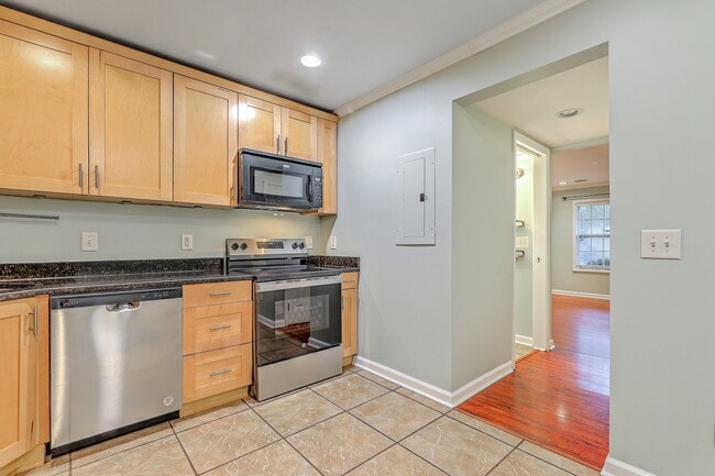 Building Photo - 502 Stinson Dr