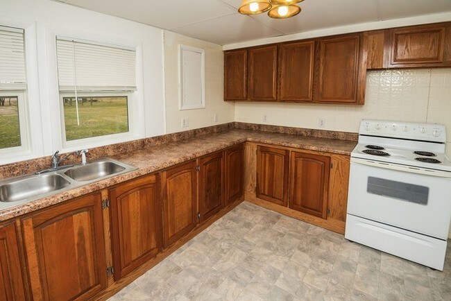 Building Photo - Spacious 3 Bedroom in Lake Charter Township