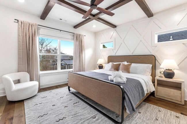 Building Photo - 109 NW Ozark Wy