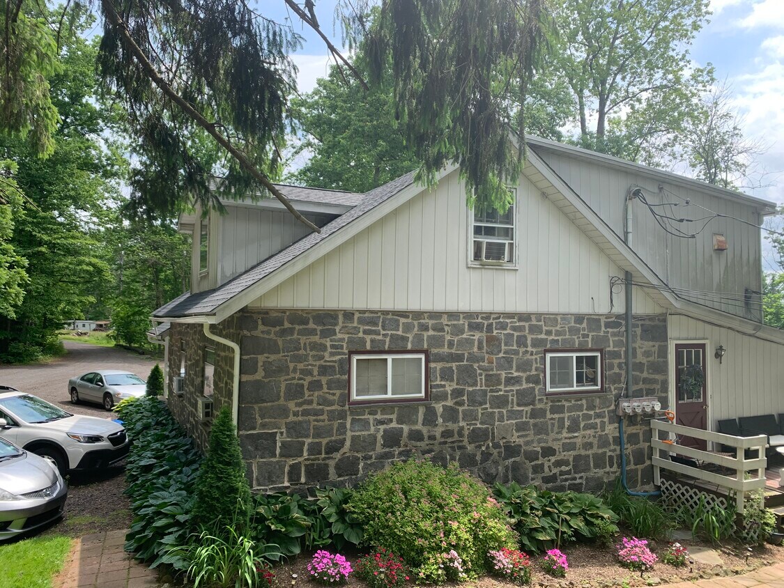 1045 Bean Ln Unit 1, Green Lane, PA 18054 Apartments in Green Lane