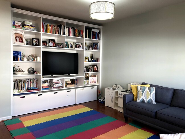Living room/play area - 2941 Finsbury Pl