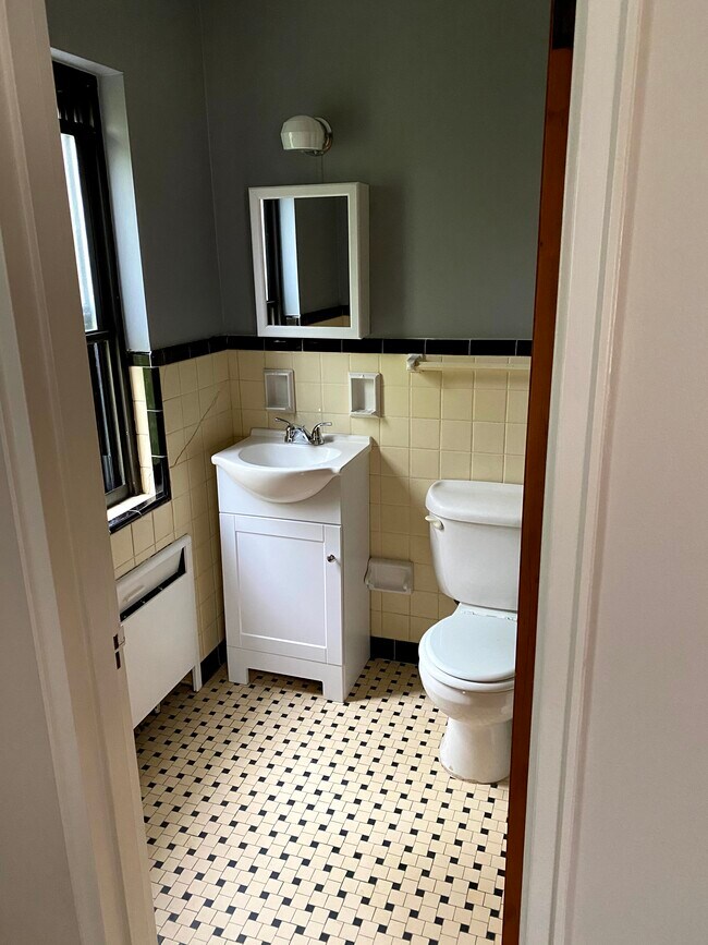 Bathroom - 1932 Lehigh Ave
