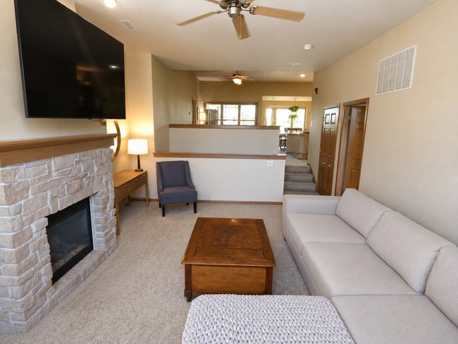 Building Photo - Brookfield 3 bedroom condo