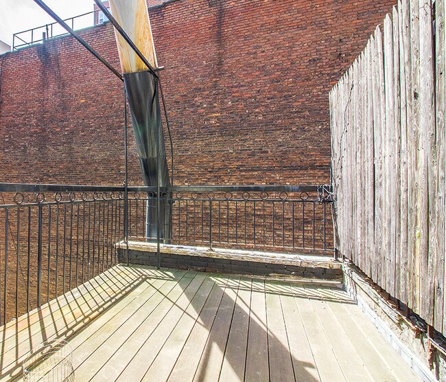 Building Photo - 156 E 64th St