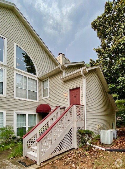 Building Photo - 1023 Stones Throw Dr NW