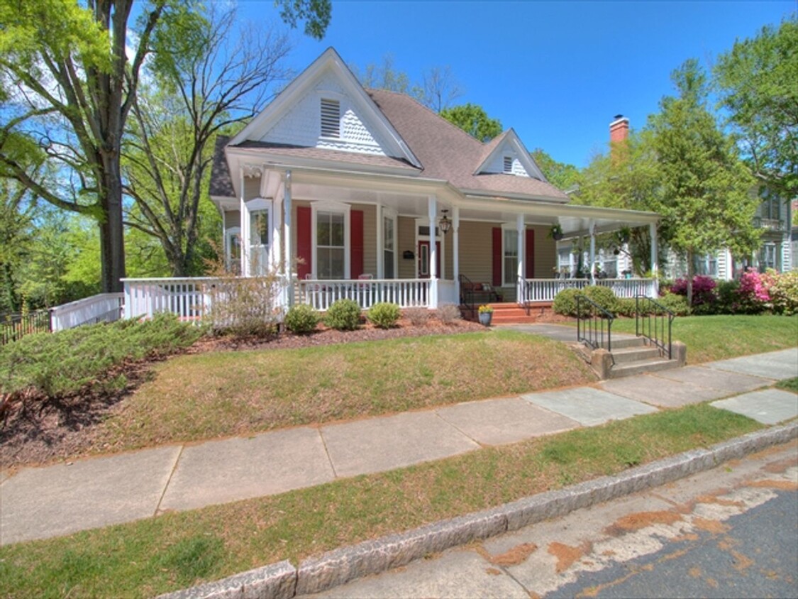 Primary Photo - Gorgeous Updated Duplex in Morehead Hills ...